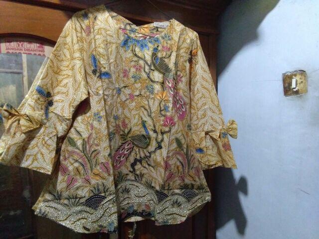 Atasan Batik Wanita Motif Batik Modern Seragam