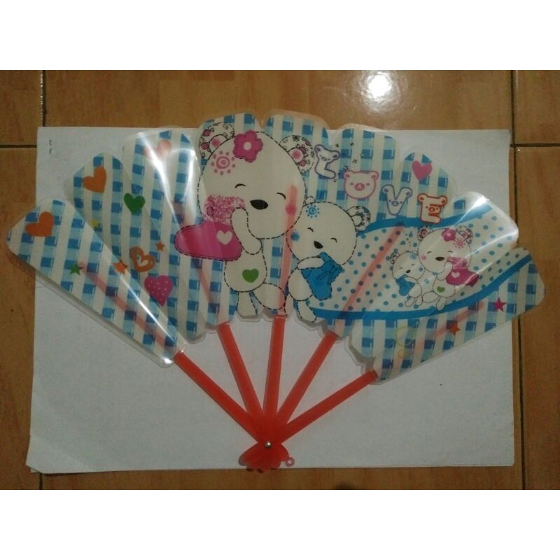 Kipas tangan lipat plastik motif beruang