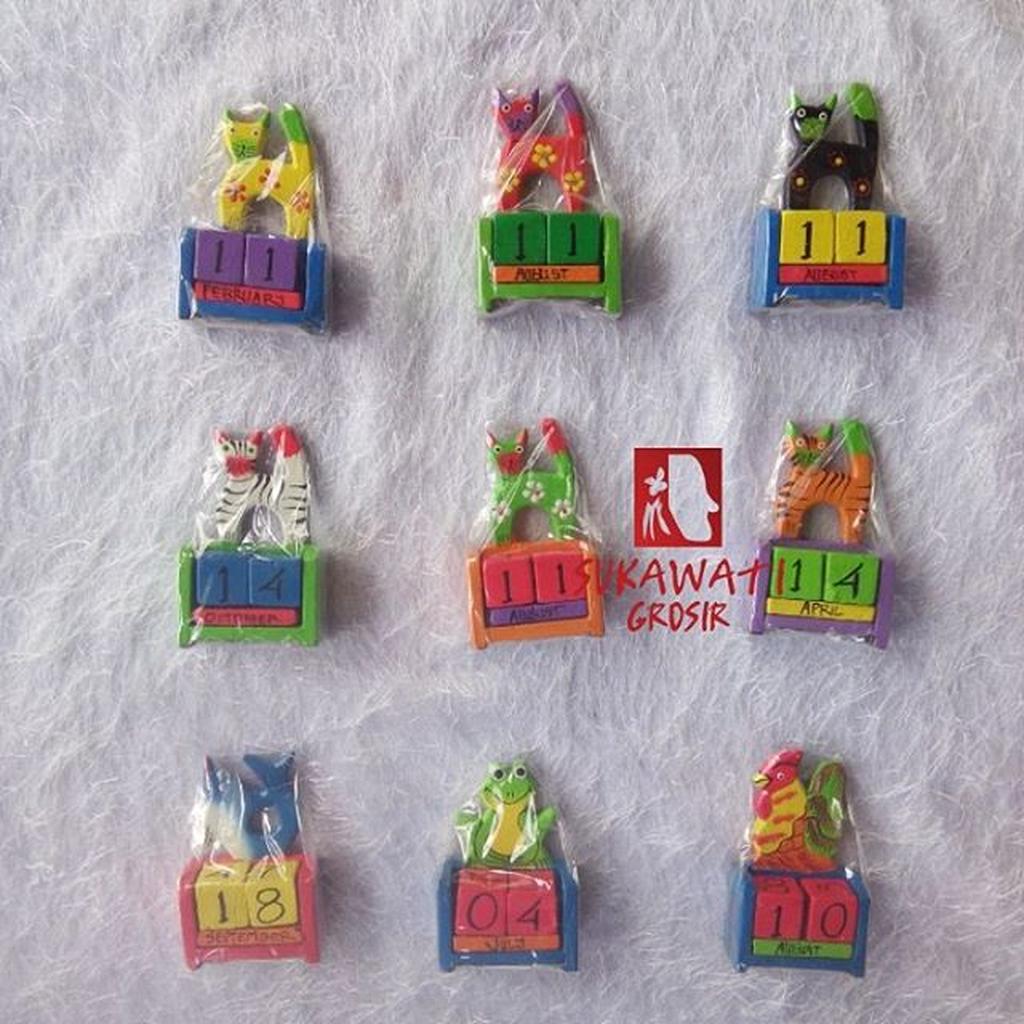 

Souvenir Kalender Meja Kayu Bali - Pajangan Kalendar Kayu Puzzle