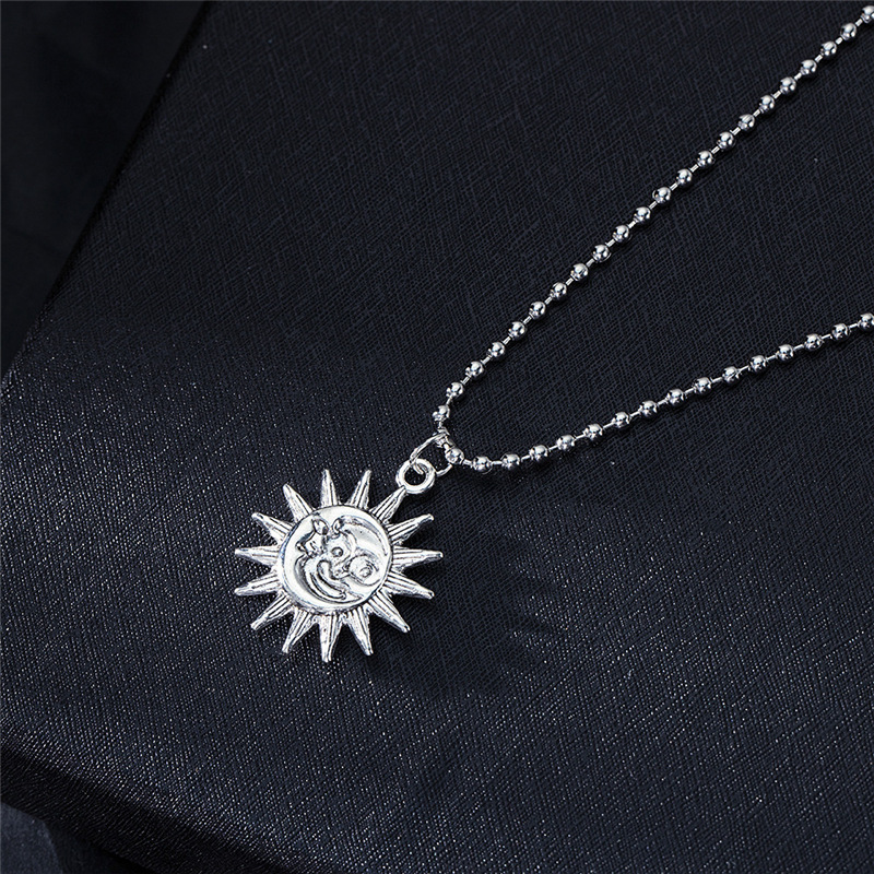 Kalung Rantai Dengan Liontin Bentuk Matahari Tersenyum Gaya Retro Untuk Wanita