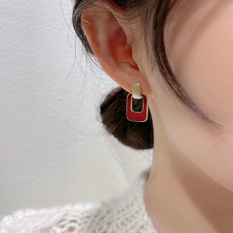 Anting Tusuk Elegan Warna Merah Wine Untuk Wanita