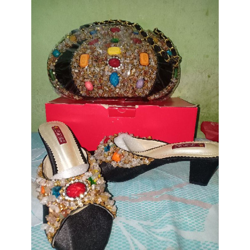 tas & sandal batu