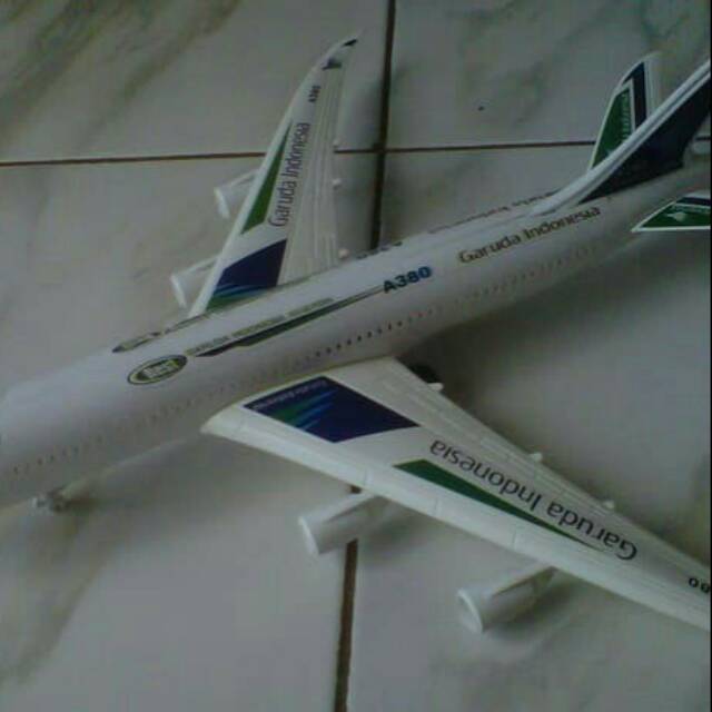 Mainan pesawat garuda