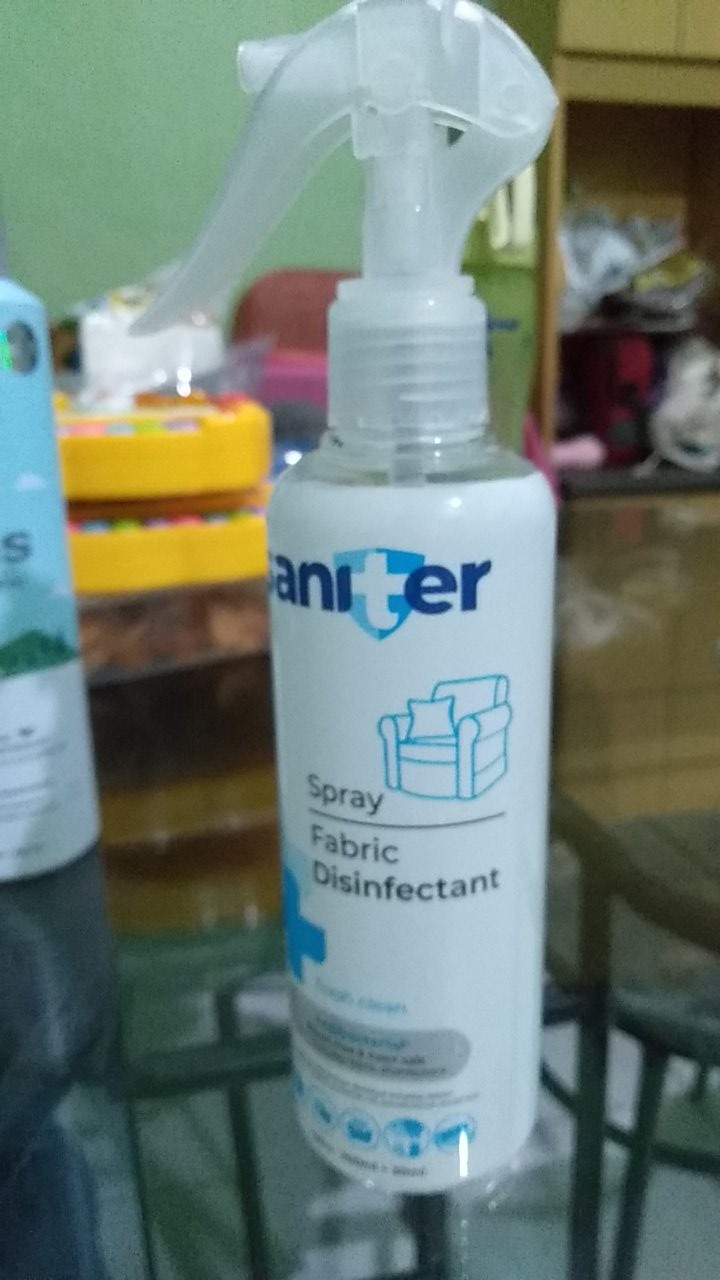 Desinfektan Spray Saniter Fabric Spray Cairan Desinfektan Kain Anti Kuman Bakteri 200 Ml