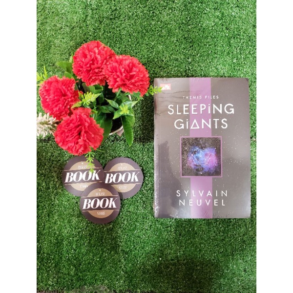 Buku Best Seller Sleeping Giants (Themis Files #1)