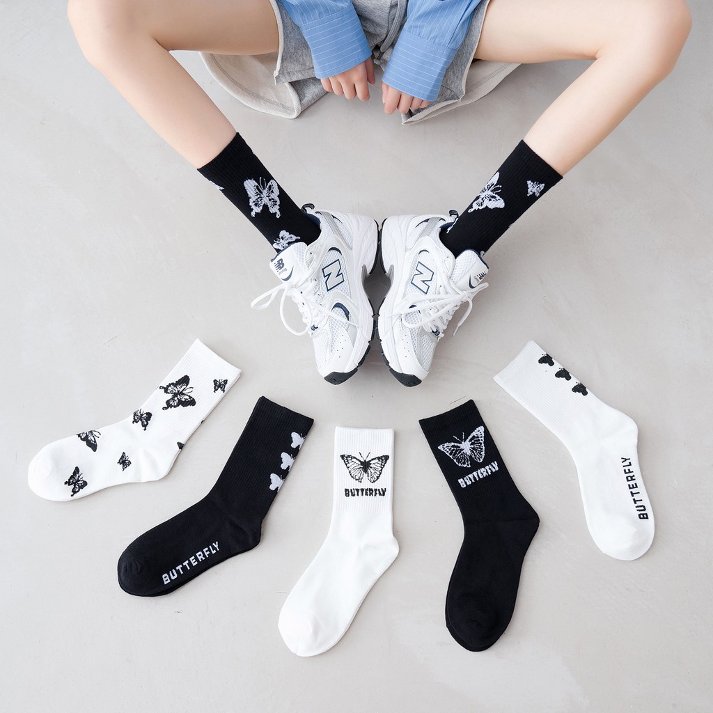 Kaus kaki Wanita kupu-kupu Motif kaus kaki hitam dan putih kasual olahraga busana Socks D50