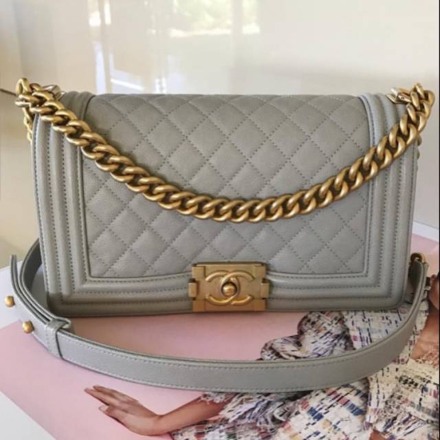 CHANEL BOY MEDIUM CAVIAR LIGHT GREY SIZE 25 GOLD HARDWARE GHW ORIGINAL LEATHER