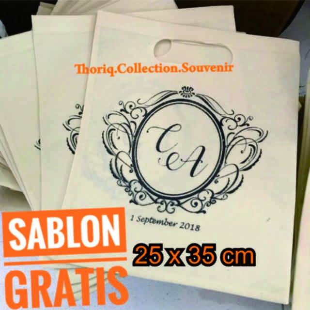 

25 X 35 CM TAS SPUNBOND SABLON /TAS SOUVENIR / SOUVENIR PERNIKAHAN / GOODIE BAG