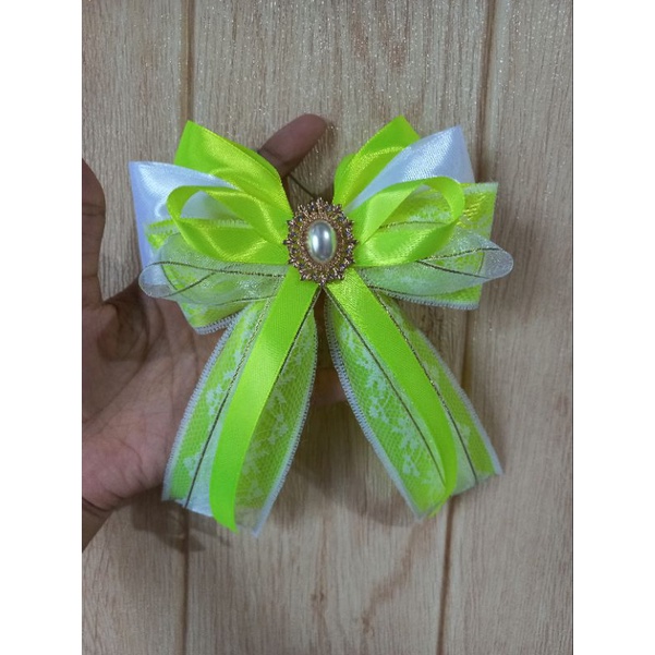 korean ribbon brooch // pita lightstick