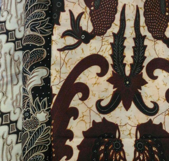Kain Batik Solo Motif Hewan Menjalin Warna Dasar Putih Gading