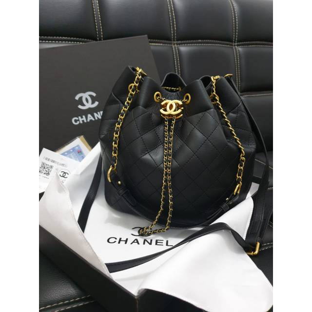 

LIMITED STOCK CHANEL SERUT SET BOX 25cm