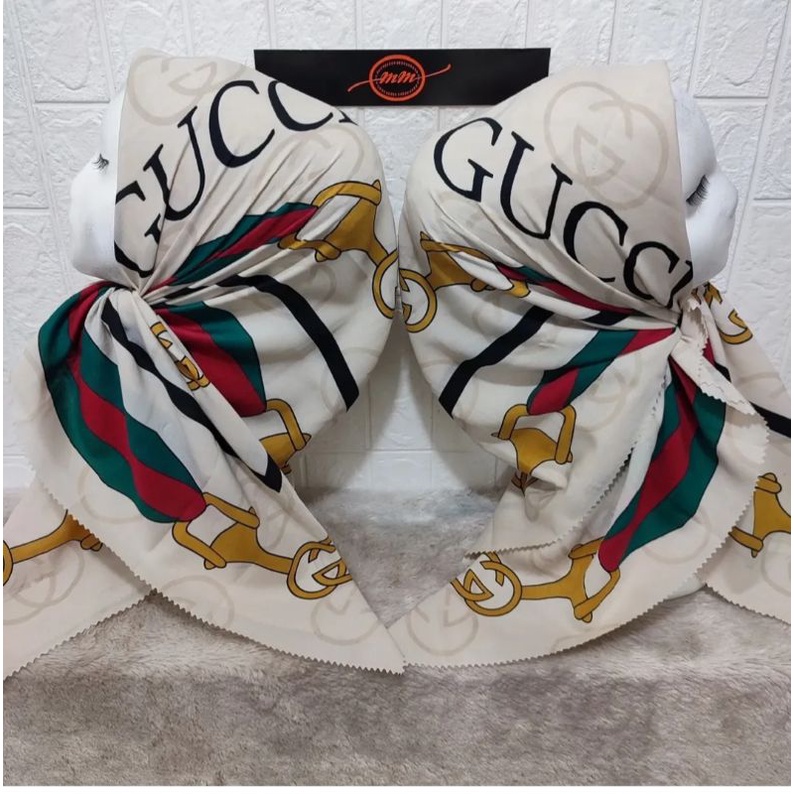 HIJAB SEGI EMPAT VOAL MOTIF GC CREAM LIST HITAM