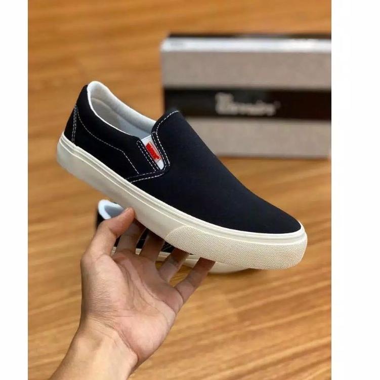 Sepatu Warrior Arthur slip on black white Original 100% - warior –MT.25Au22ᵛ