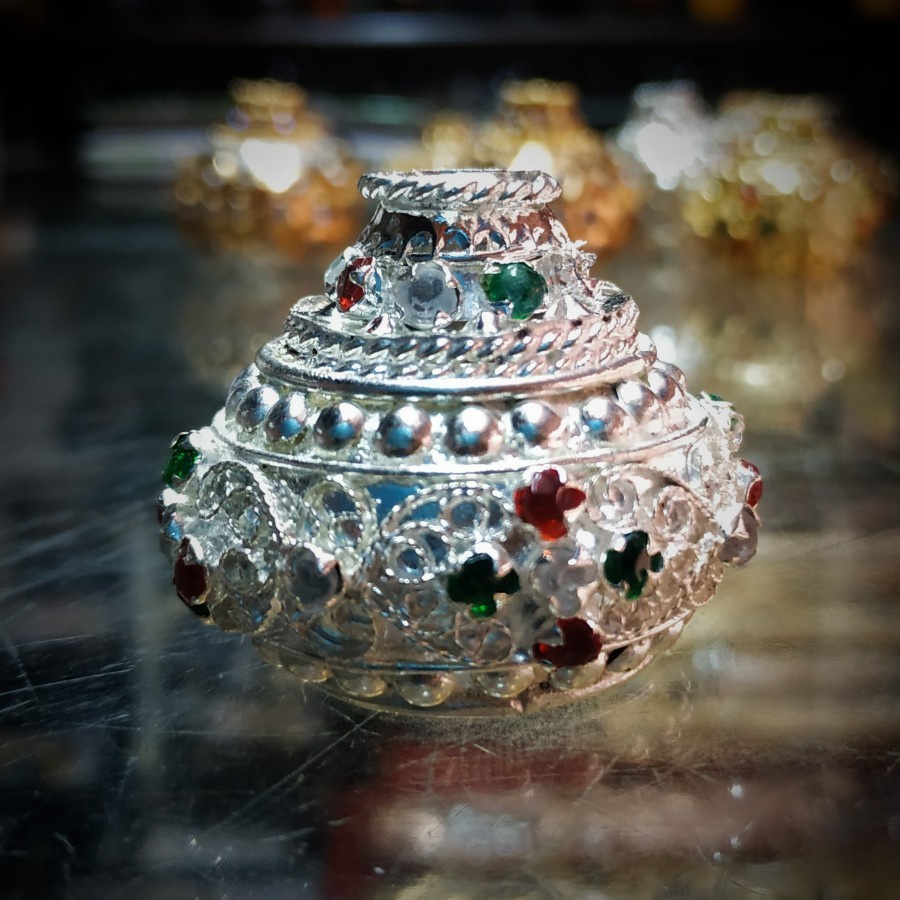 Mendak Selut Keris CIncin Model Rujak Wuni Warna Perak Hias Permata