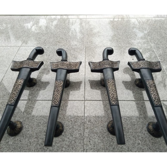 Handle/tarikan pintu kuningan motif keris 60cm