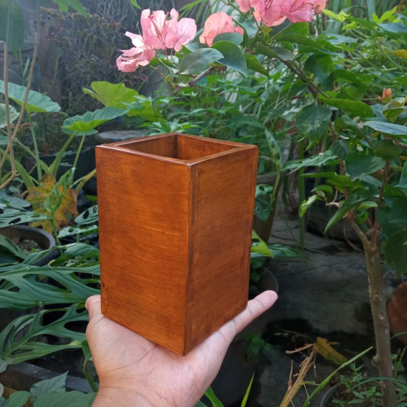 

tempat pensil / vas bunga / tempat sendok