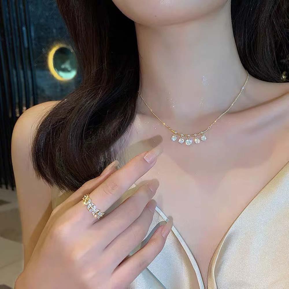 Kalung Rantai Klavikula Hias Liontin Bulat Geometris Bahan Zirkon Baja Titanium Aneka Warna Gaya Korea Untuk Perempuan