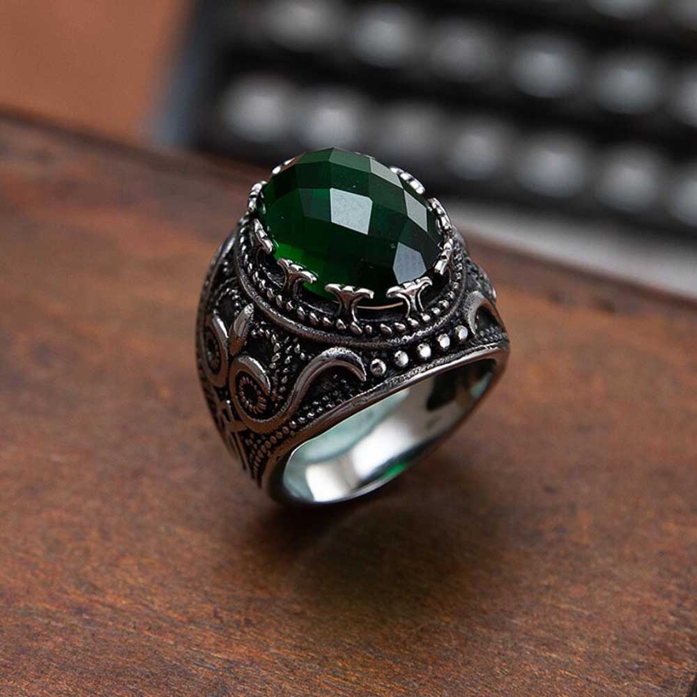 Cincin Vintage Pria Perak Emas Baja Titanium Zamrud Hijau Zirkon Aksesoris Fashion Ring