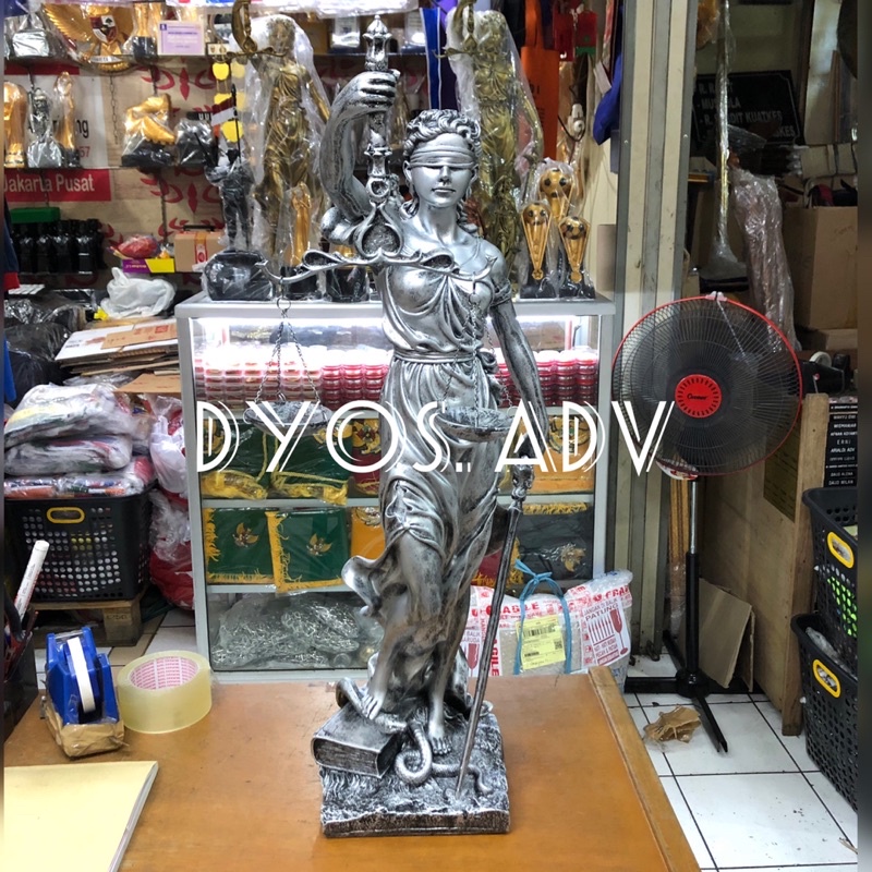 Patung dewi keadilan (Lady Justice) 75cm