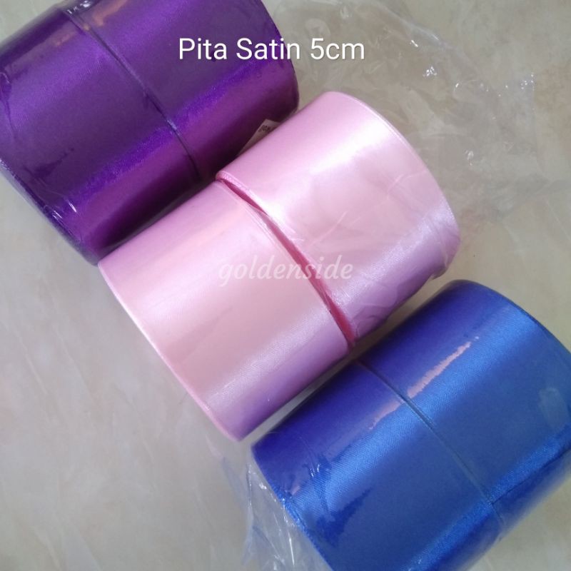 Pita Satin 5cm / Pita 2&quot; per roll