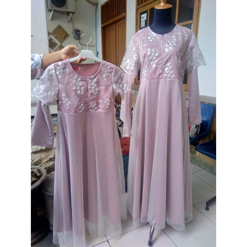 Sarah couple mom kids