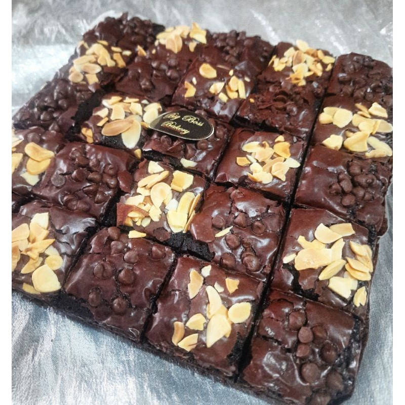 

BigBossCakery NEW! FULL CHEWY CHOCO ALMOND BROWNIES OVEN