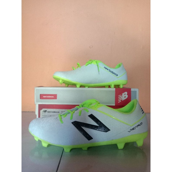 SEPATU SEPAK BOLA NEW BALANCE MSVRCFWT WHITE LIME GREEN