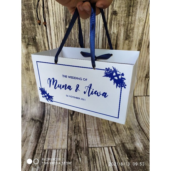 

Paperbag Souvenir Pouch uk18x9 bahan ivory glossy 210gsm uk P20xL11xT11