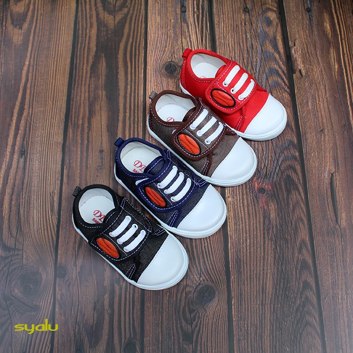 sepatu anak laki laki bahan denim K01