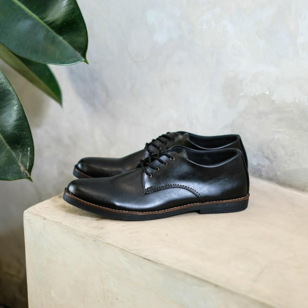 Giant flames fuerte black sepatu formal kulit