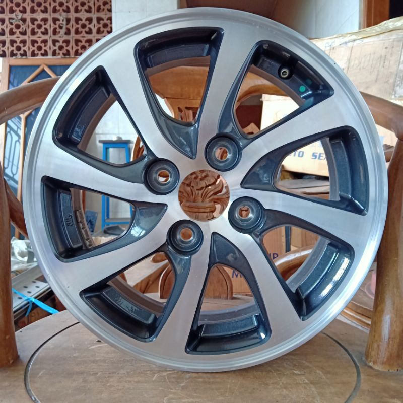 Velg Mobil DAIHATSU SIGRA R14, Lubang PCD 4100 (original)