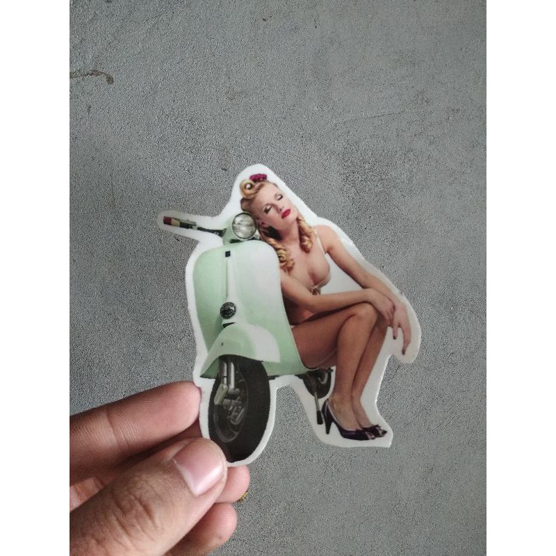 

Stiker pin up girl anti air transparan kode 1