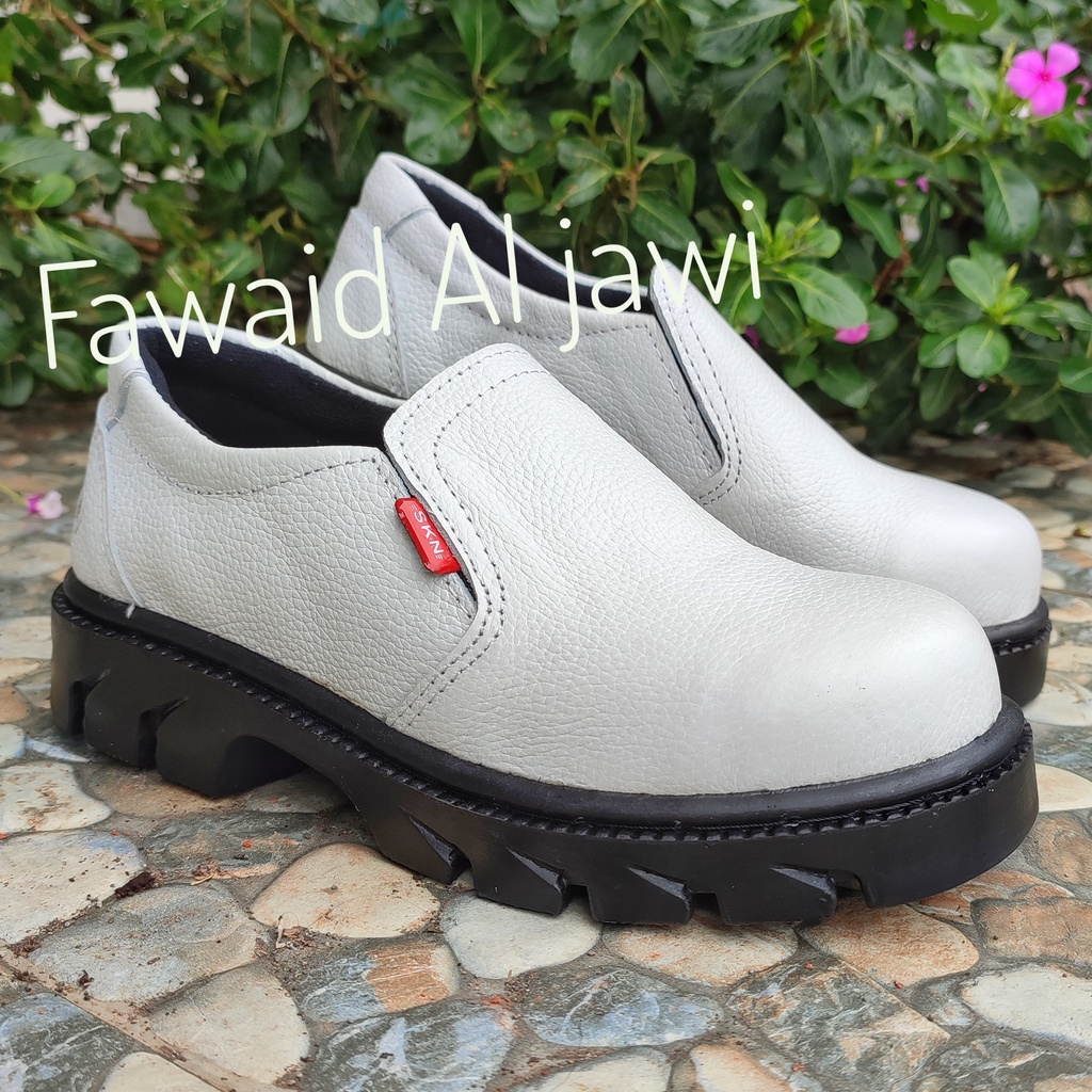 Sepatu Safety Putih Fantofel Slip On King Skn Ujung Besi Kulit Sapi Asli Tahan Api Las Tidak Licin Sepatu Bos Keren Gaul Terlaris