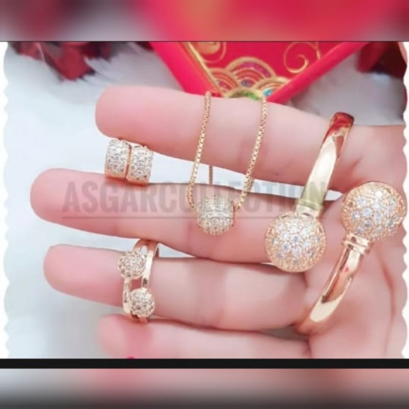 Perhiasan 1 set wanita dewasa 30