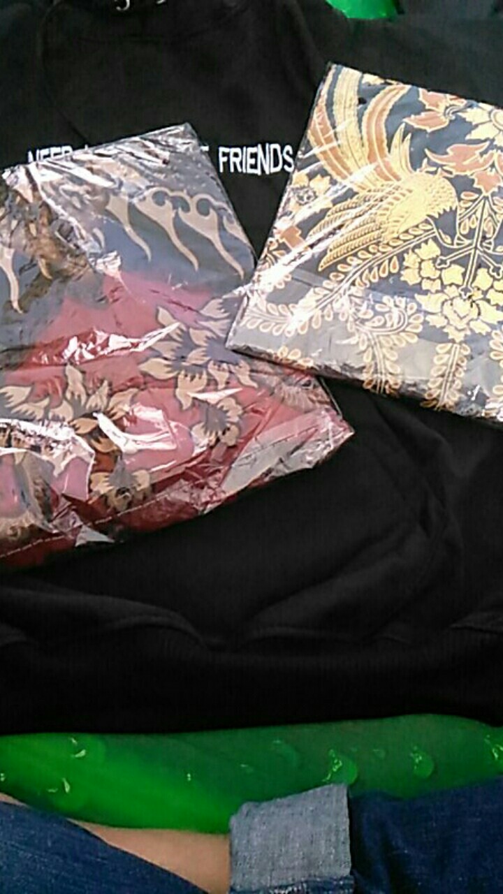 Kemeja Batik Pria Slimfit Kerja Modern