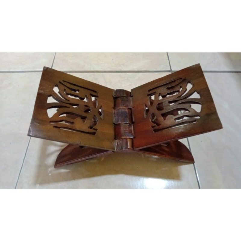 Rekal tatanan Al-Qur'an dari kayu jati asli