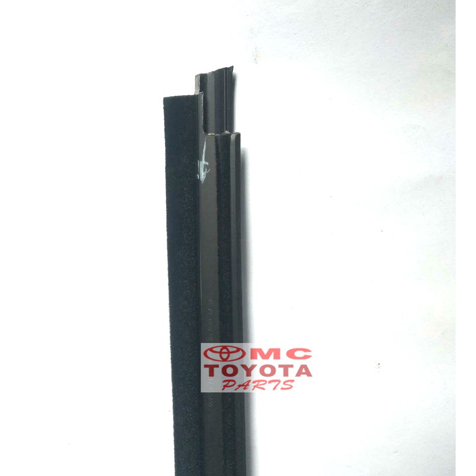 Pelipit Pintu / Karet Kaca Luar Depan Kiri Etios 68210-0D130