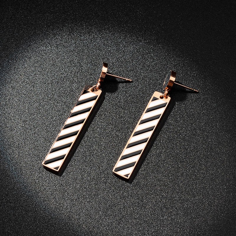 Anting batang zebra Titanium Korea Anti Karat