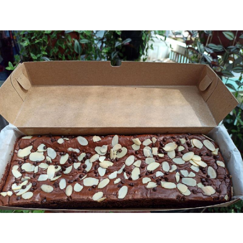 

Fudgy Brownies Gluten Free Size 30x10 cm