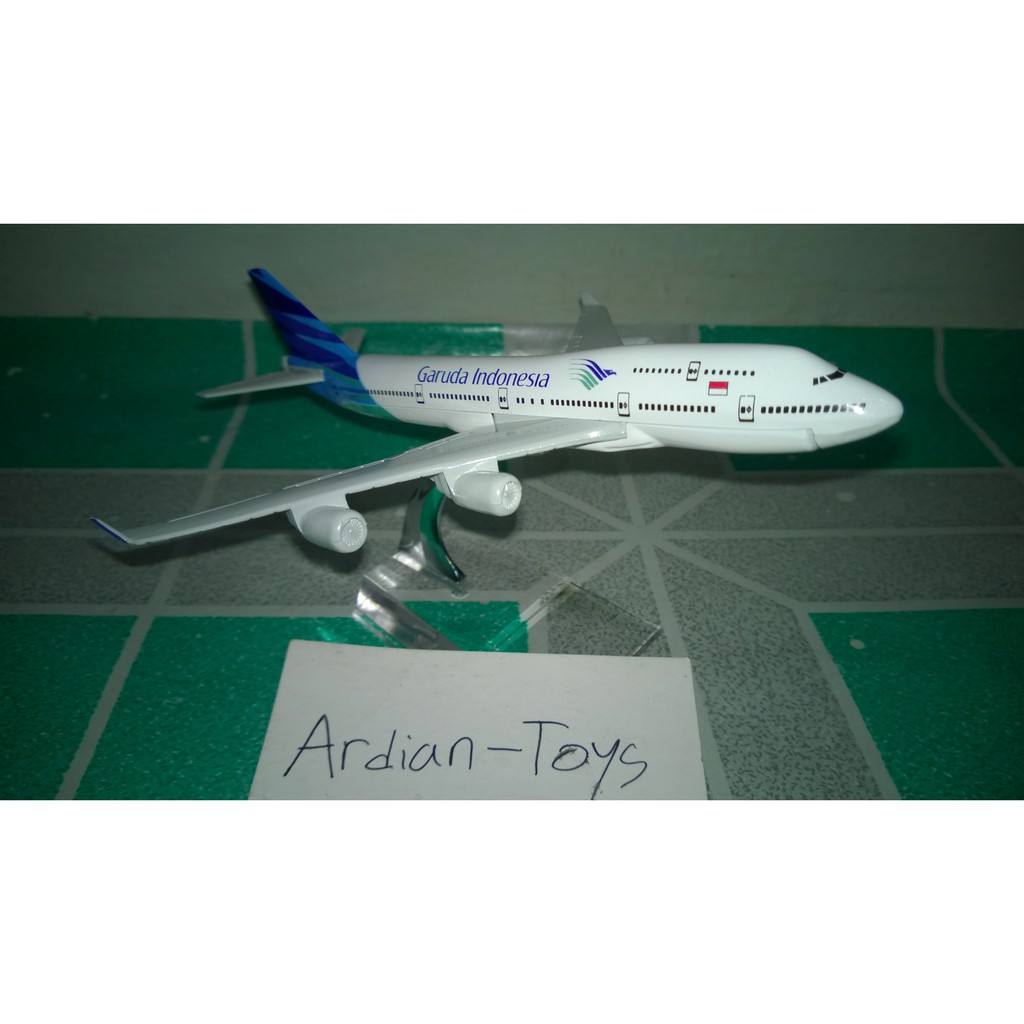 Miniatur Pesawat Garuda Indonesia Boeing 747-400