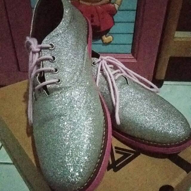 Sepatu garsel