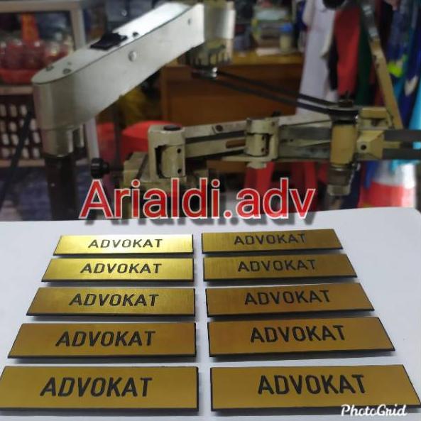 

Baru - Papan nama dada grafir kuning emas -MAGNET ✔