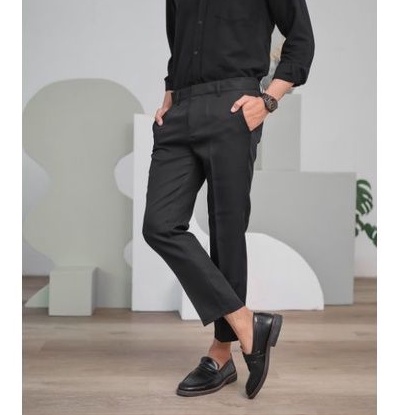 Mubeng Ankle Pants Hitam Slimfit