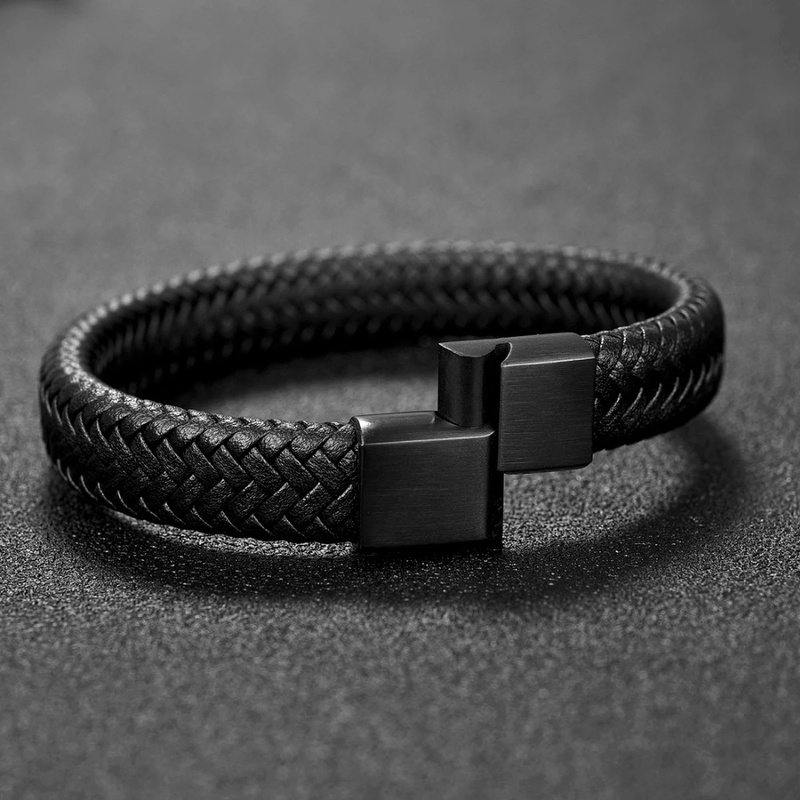 Gelang Tangan Bahan Kulit Warna Hitam Gaya Klasik Punk Rock Dengan Gesper Magnetik Untuk Pria