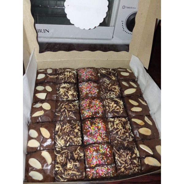 

brownies fudgy shini crush,brownies skat diameter 20x20