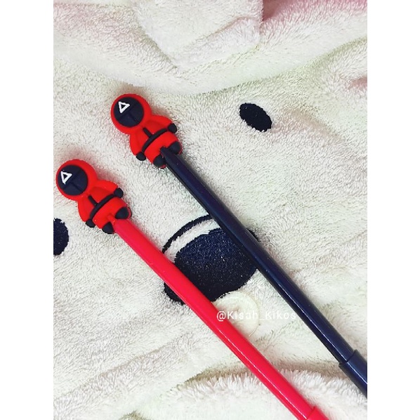 

Pulpen lucu Squid Game merah hitam (Bulpen cute karakter)