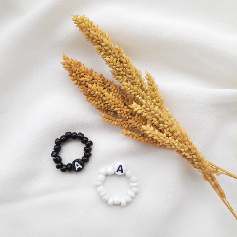 11.11 CINCIN MANIK INISIAL HURUF WARNA HITAM DAN PUTIH | CINCIN NAMA | CINCIN COUPLE SIMPEL BANDUNG