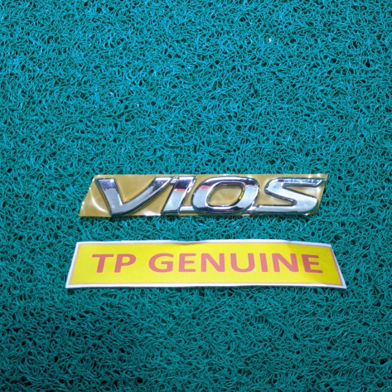 Emblem logo tulisan Vios bagasi belakang