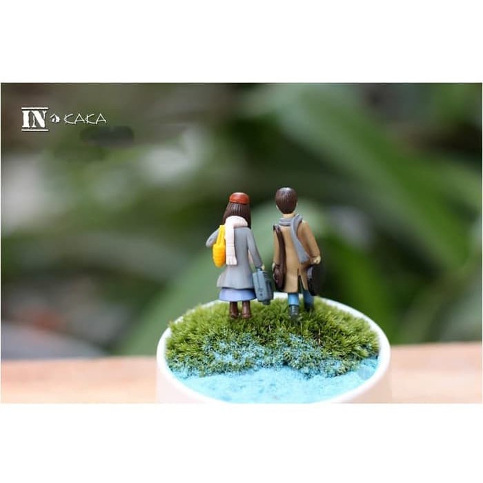 Miniatures - Man and Woman Traveler (1pcs)