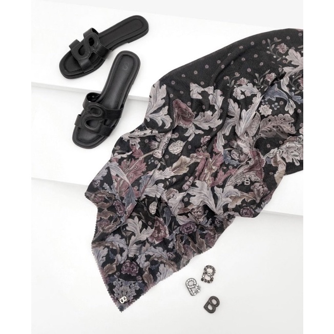 Buttonscarves Royale Black